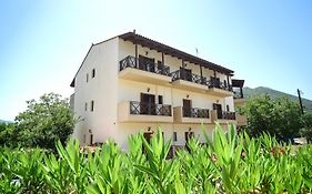 Mont Helmos Hotel
